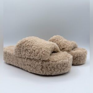 Steve Madden Snuggy Natural Slip On